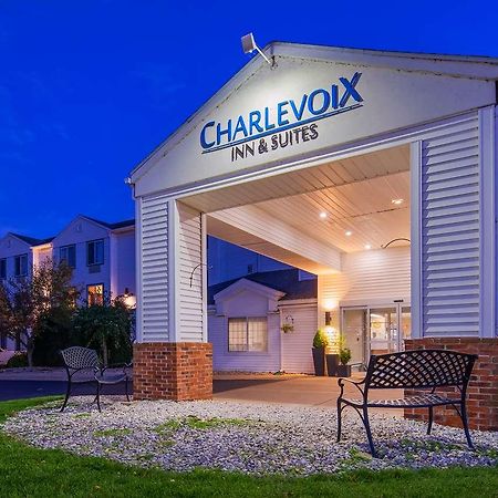 Charlevoix Inn & Suites Surestay Collection By Best Western Exteriör bild