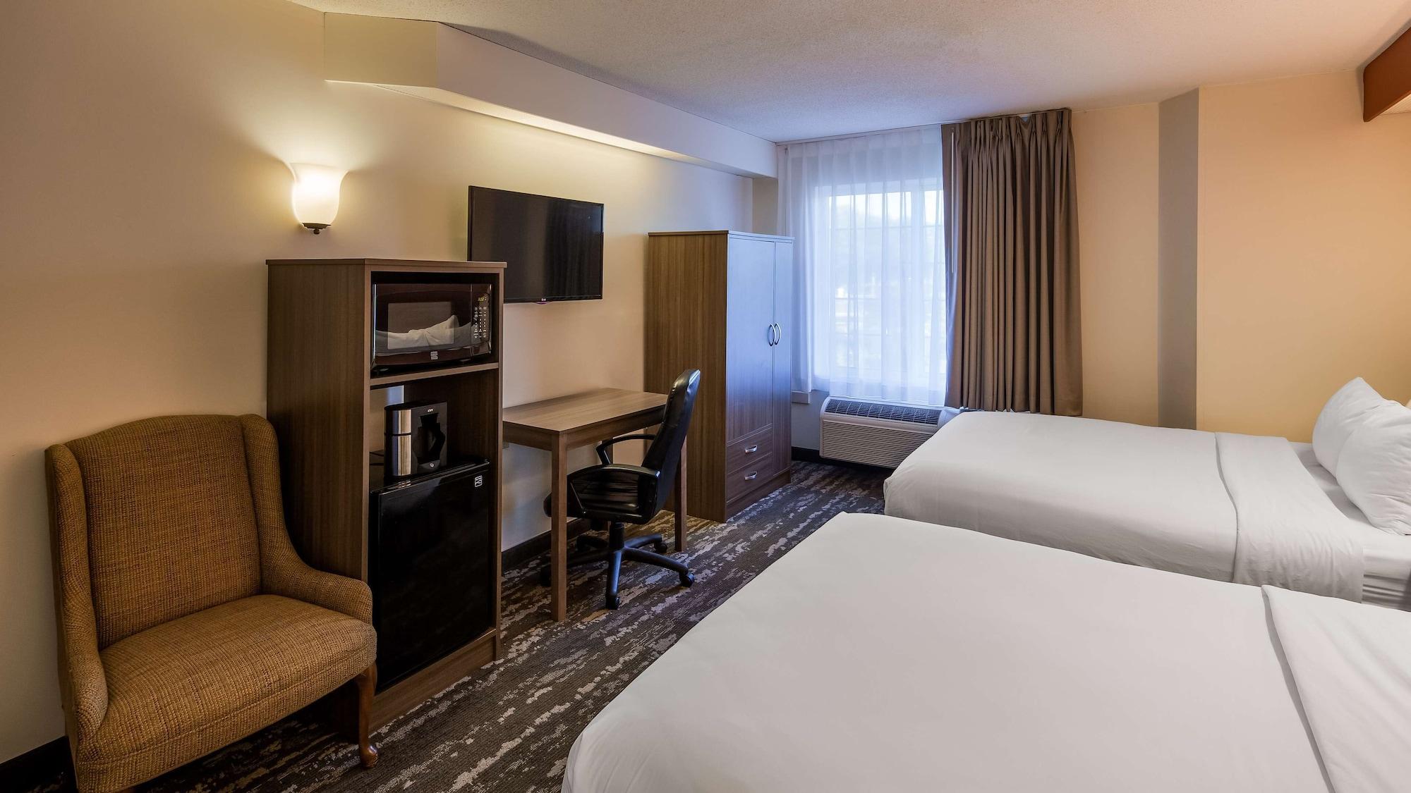Charlevoix Inn & Suites Surestay Collection By Best Western Exteriör bild