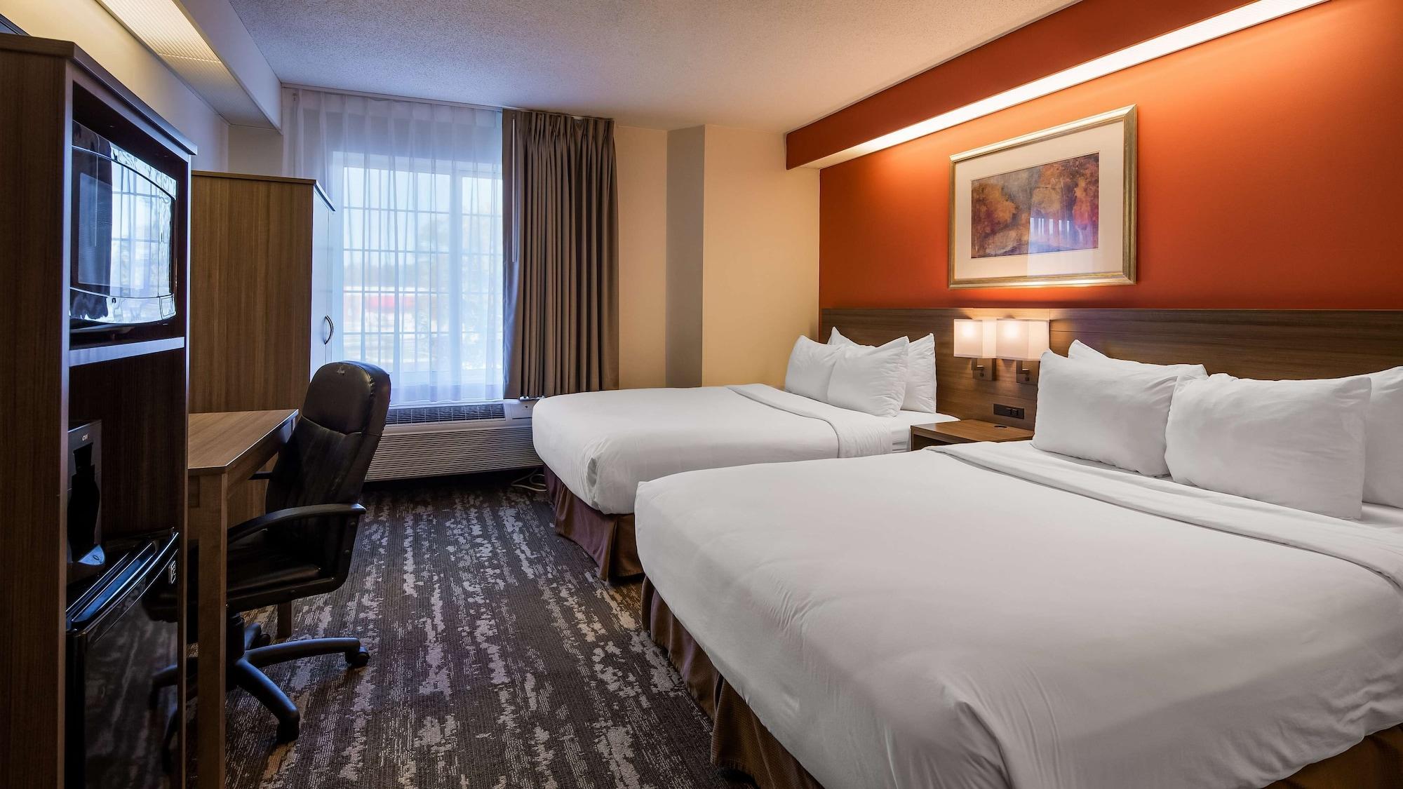 Charlevoix Inn & Suites Surestay Collection By Best Western Exteriör bild