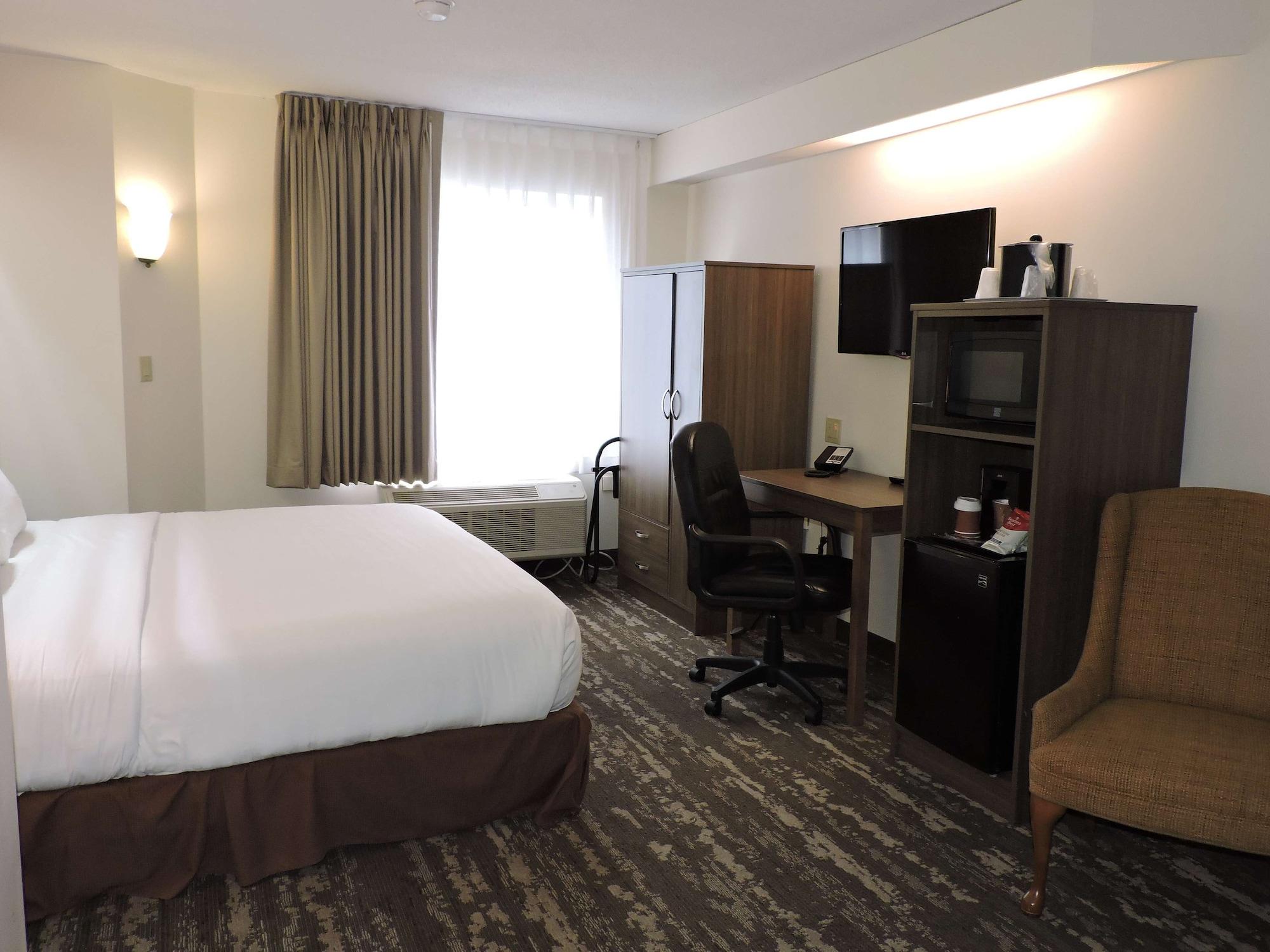Charlevoix Inn & Suites Surestay Collection By Best Western Exteriör bild