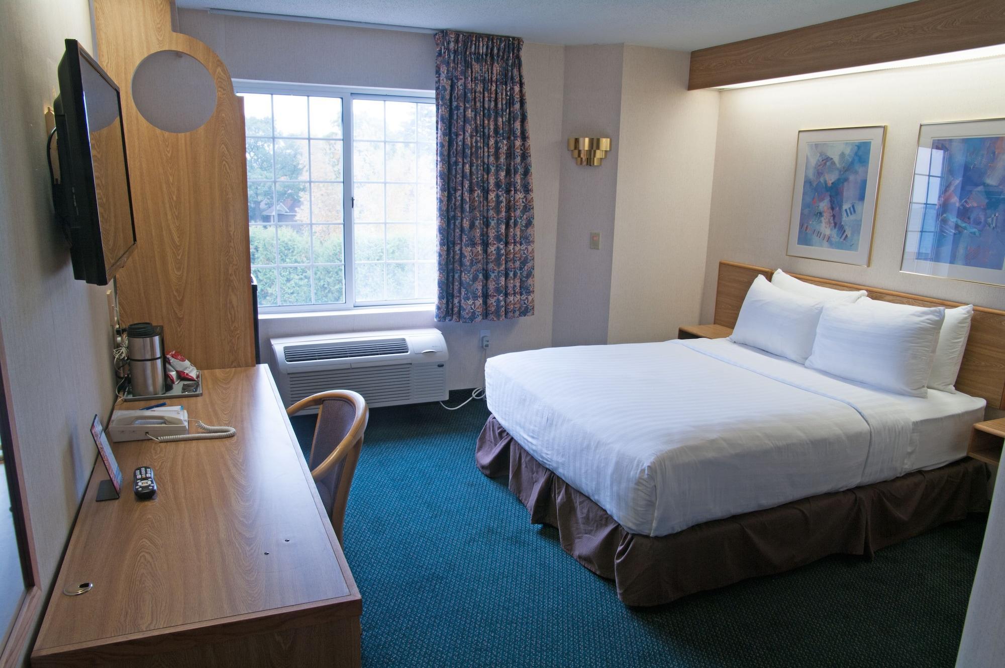Charlevoix Inn & Suites Surestay Collection By Best Western Exteriör bild