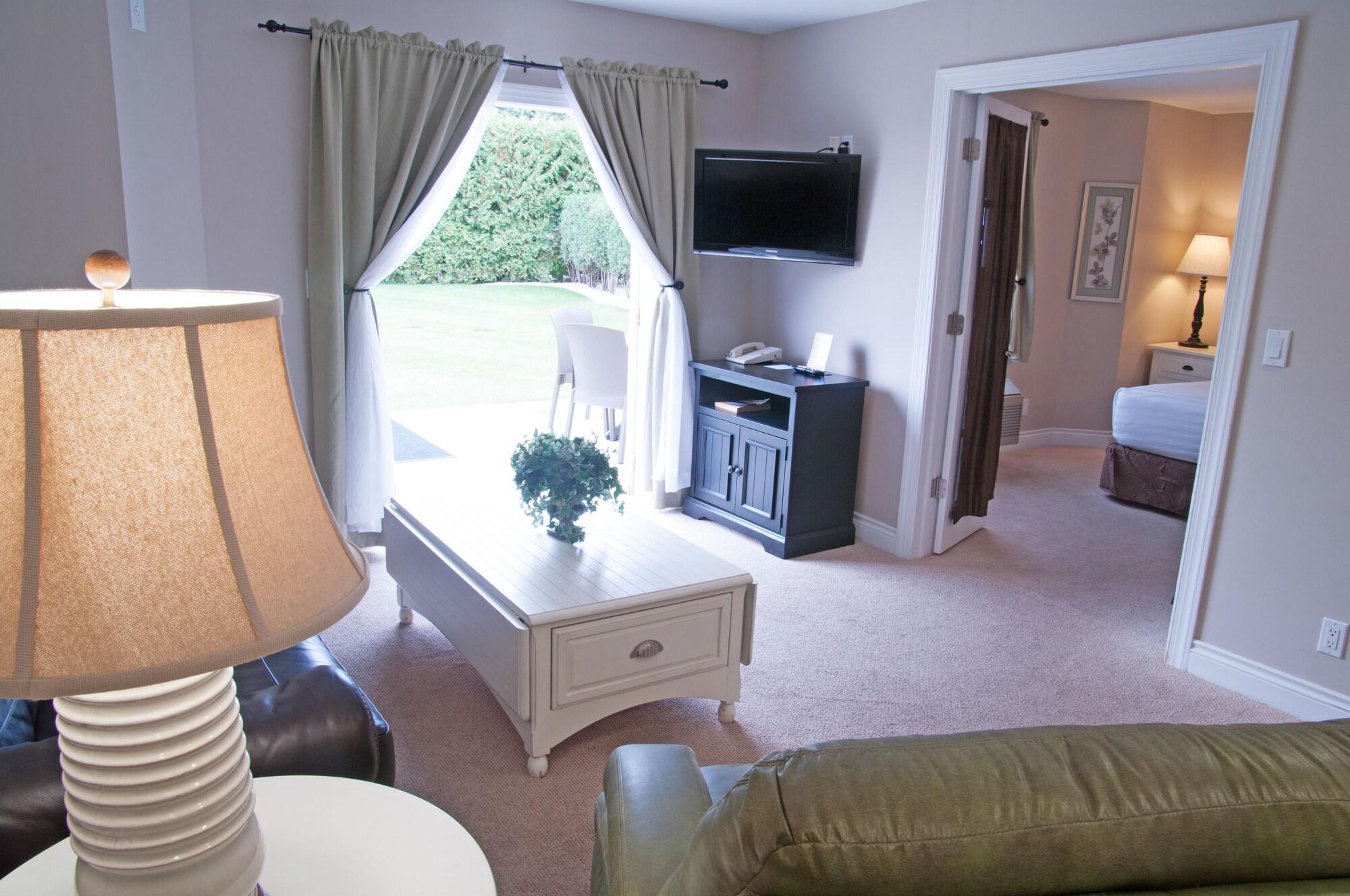Charlevoix Inn & Suites Surestay Collection By Best Western Exteriör bild