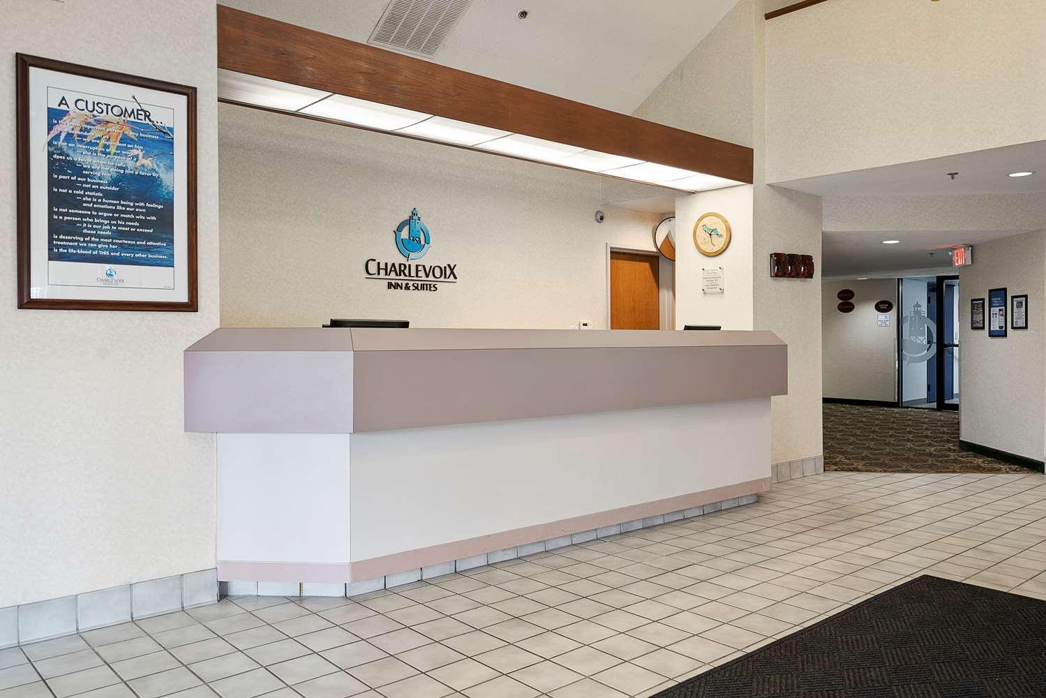 Charlevoix Inn & Suites Surestay Collection By Best Western Exteriör bild