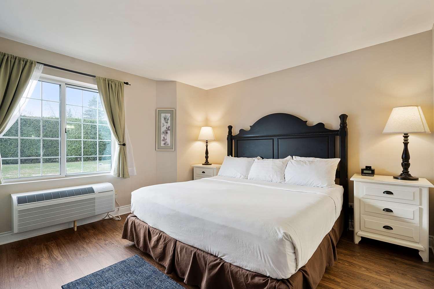 Charlevoix Inn & Suites Surestay Collection By Best Western Exteriör bild
