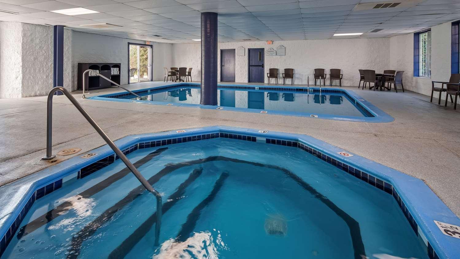 Charlevoix Inn & Suites Surestay Collection By Best Western Exteriör bild