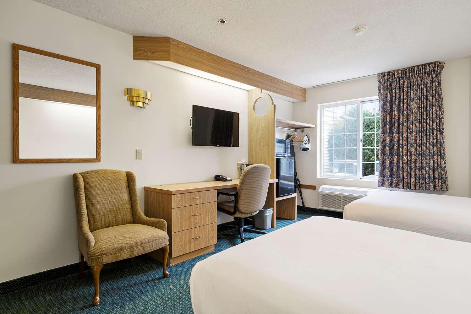 Charlevoix Inn & Suites Surestay Collection By Best Western Exteriör bild