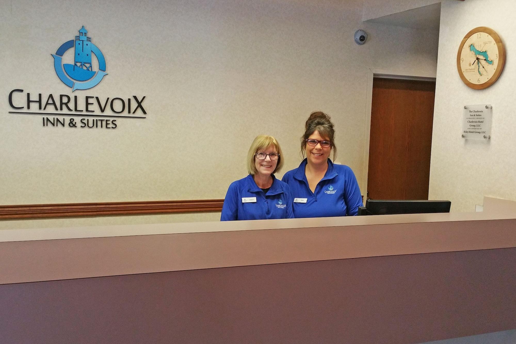 Charlevoix Inn & Suites Surestay Collection By Best Western Exteriör bild