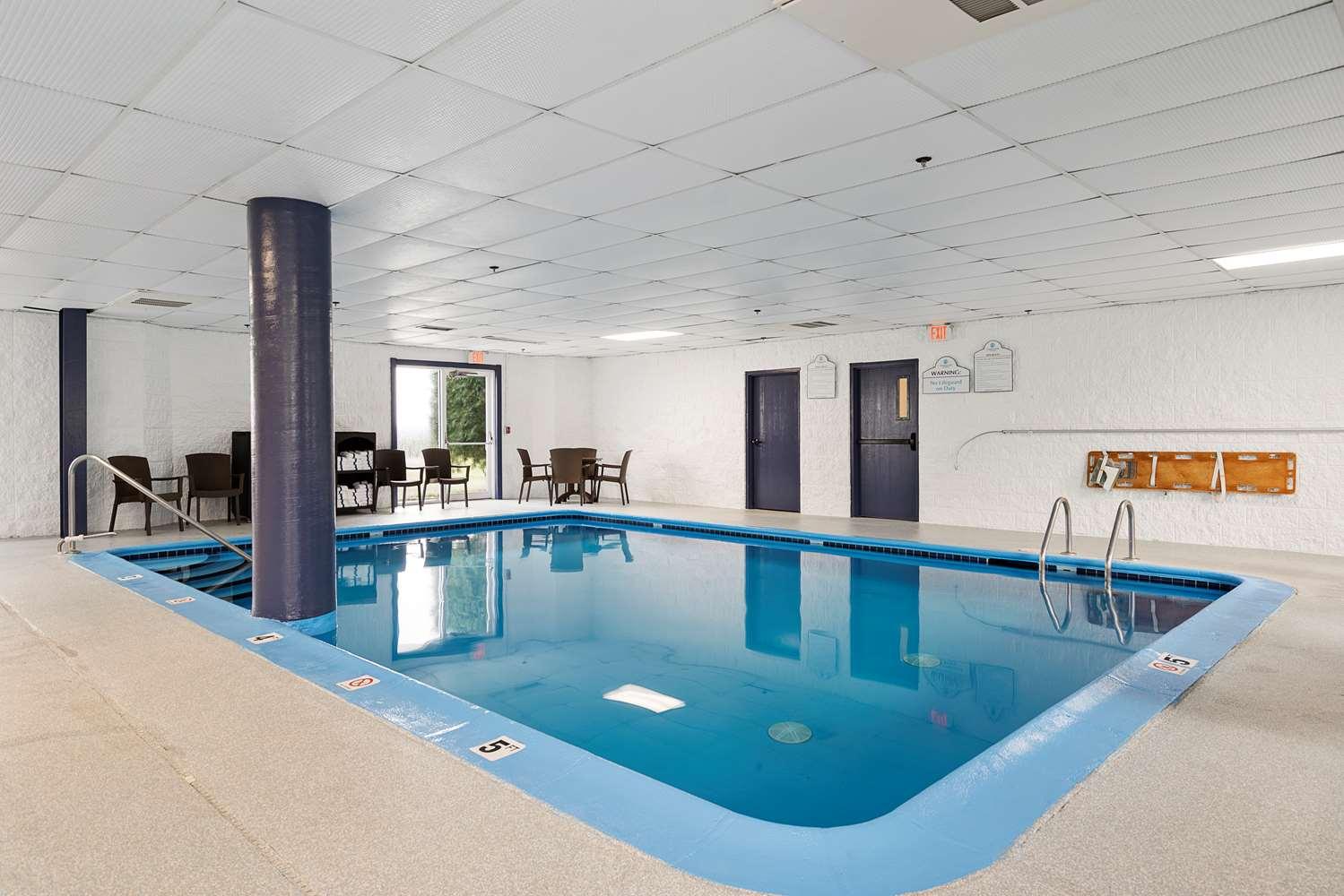 Charlevoix Inn & Suites Surestay Collection By Best Western Exteriör bild