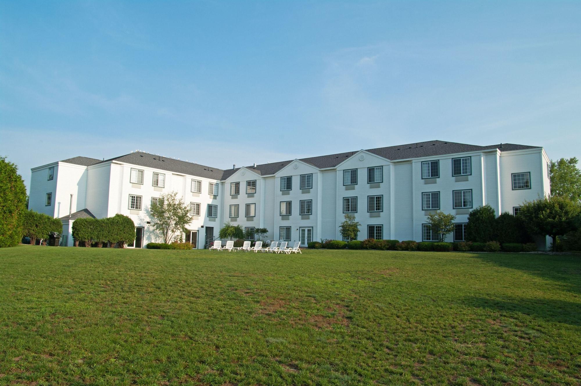 Charlevoix Inn & Suites Surestay Collection By Best Western Exteriör bild