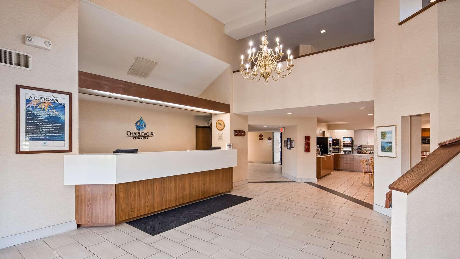 Charlevoix Inn & Suites Surestay Collection By Best Western Exteriör bild