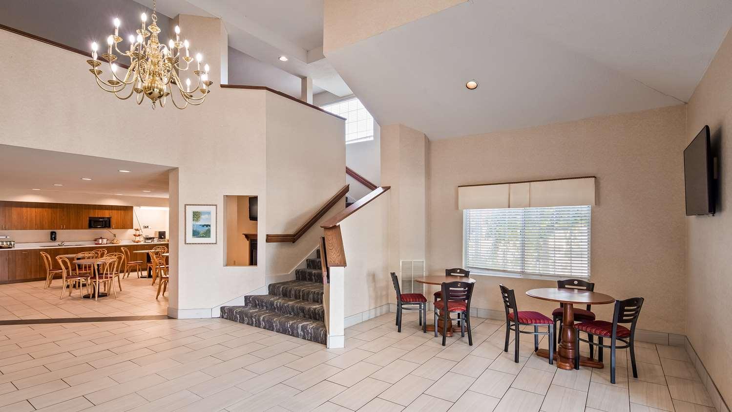 Charlevoix Inn & Suites Surestay Collection By Best Western Exteriör bild