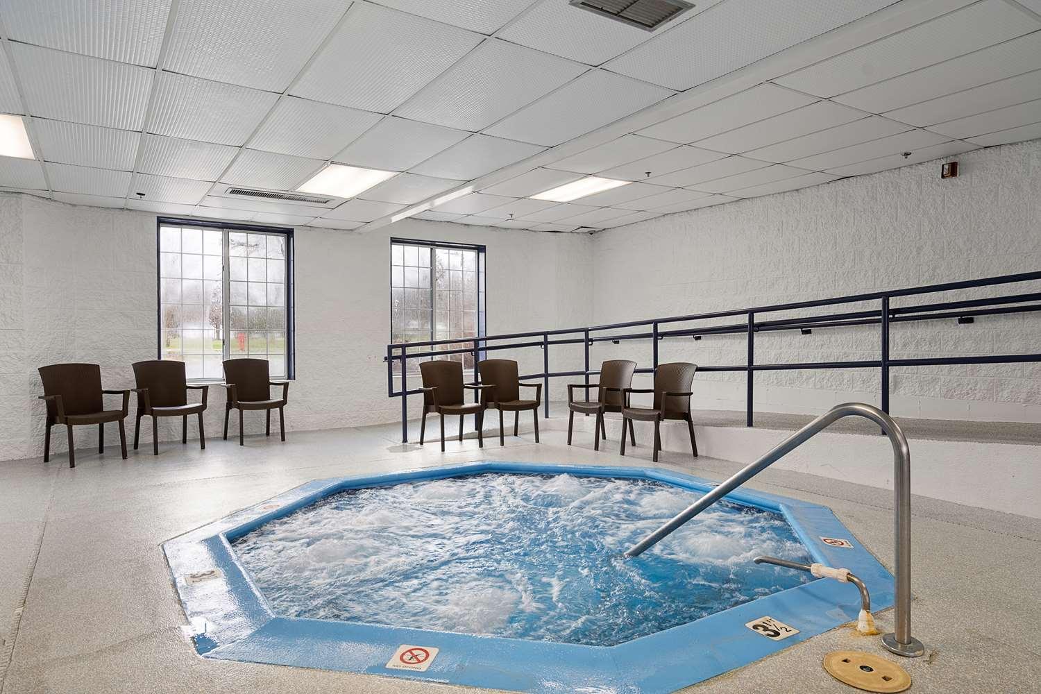 Charlevoix Inn & Suites Surestay Collection By Best Western Exteriör bild