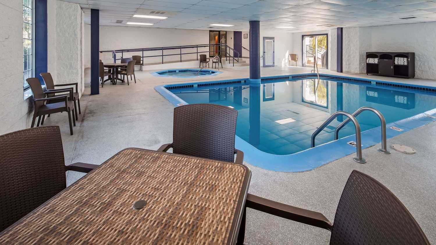 Charlevoix Inn & Suites Surestay Collection By Best Western Exteriör bild