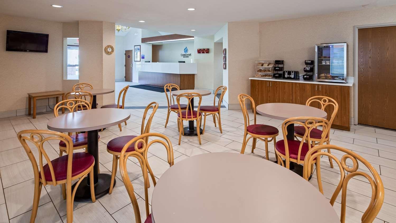 Charlevoix Inn & Suites Surestay Collection By Best Western Exteriör bild