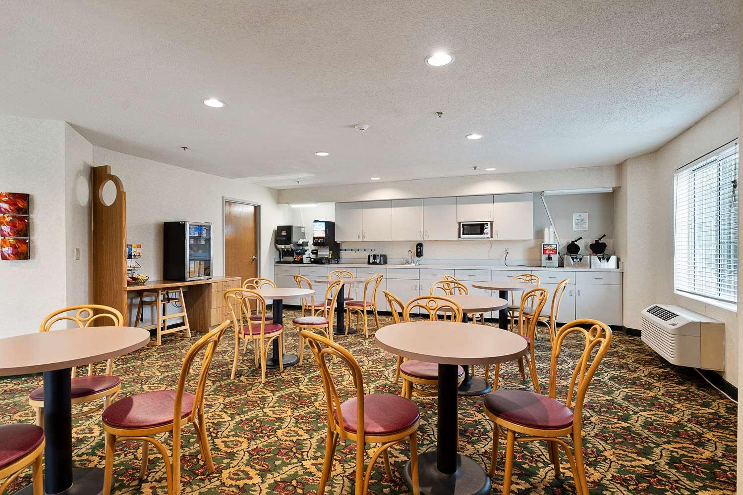 Charlevoix Inn & Suites Surestay Collection By Best Western Exteriör bild