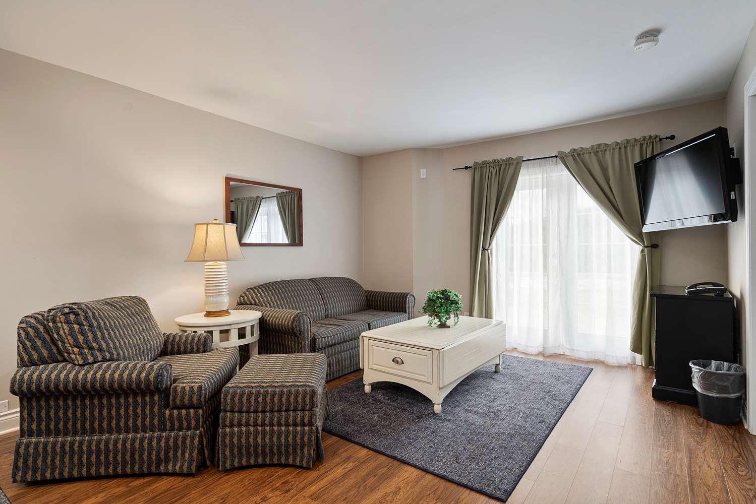 Charlevoix Inn & Suites Surestay Collection By Best Western Exteriör bild
